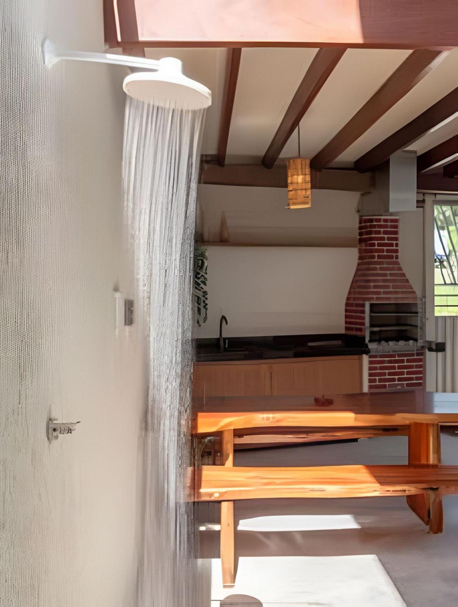 度假居 500M Praia De Taperapuan; 2 Quartos; Wifi 300Mbs; 2 Pavimento; Churrasqueira; Chuveirao; Estacionamento Gratuito 1 Carro