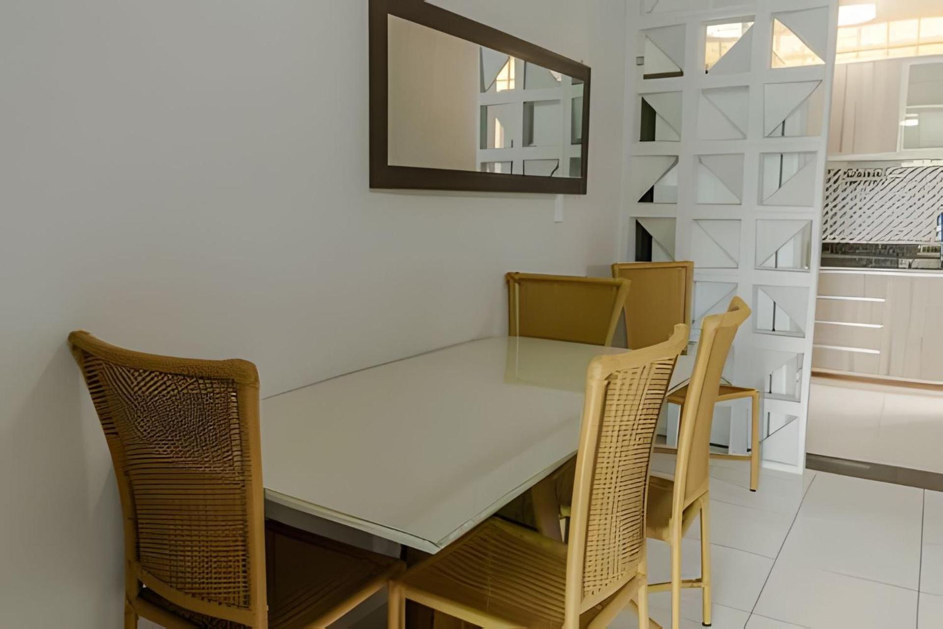 度假居 500M Praia De Taperapuan; 2 Quartos; Wifi 300Mbs; 2 Pavimento; Churrasqueira; Chuveirao; Estacionamento Gratuito 1 Carro Porto Seguro